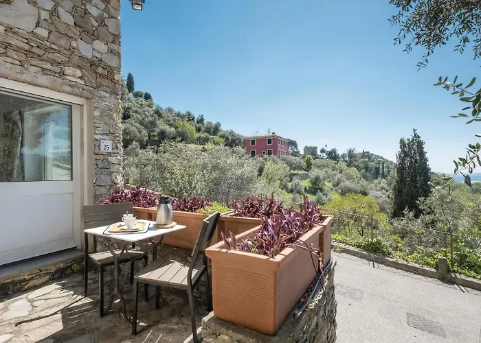 La Casa Rossa בית נופש Sant'Ambrogio (Liguria)