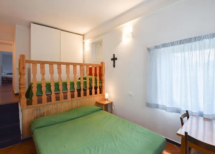 La Casa Rossa Будинок відпочинку Sant'Ambrogio (Liguria)