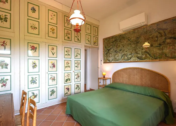 La Casa Rossa Будинок відпочинку Sant'Ambrogio (Liguria)